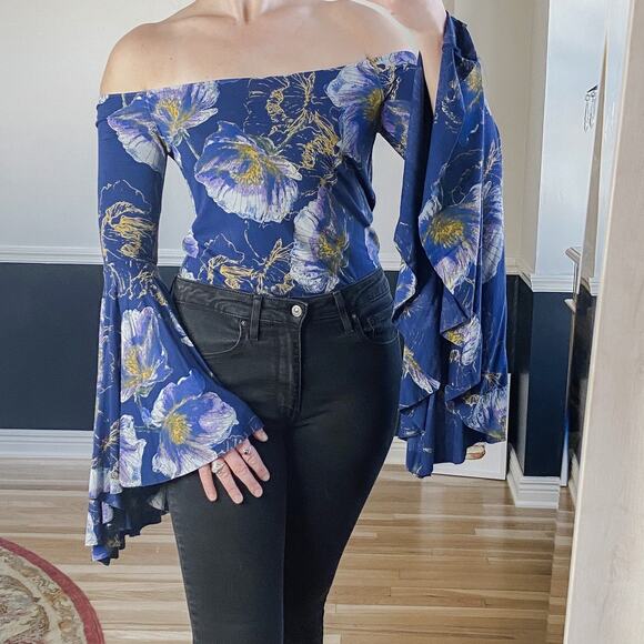 Free People blue tropical floral bell sleeve top size medium - Picture 1 of 3